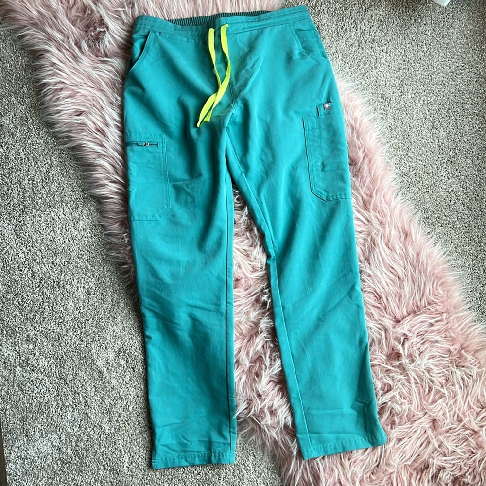 Women’s Fig’s scrub pants. Size M.